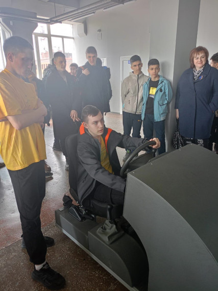 20 апреля 9 классы посетили Камчатский политехнический техникум в День открытых дверей.